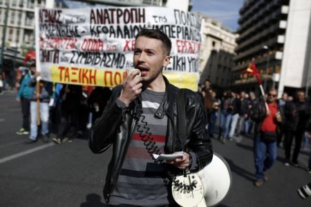 Σε εξέλιξη η πορεία της ΑΔΕΔΥ – Κλειστό το κέντρο της Αθήνας