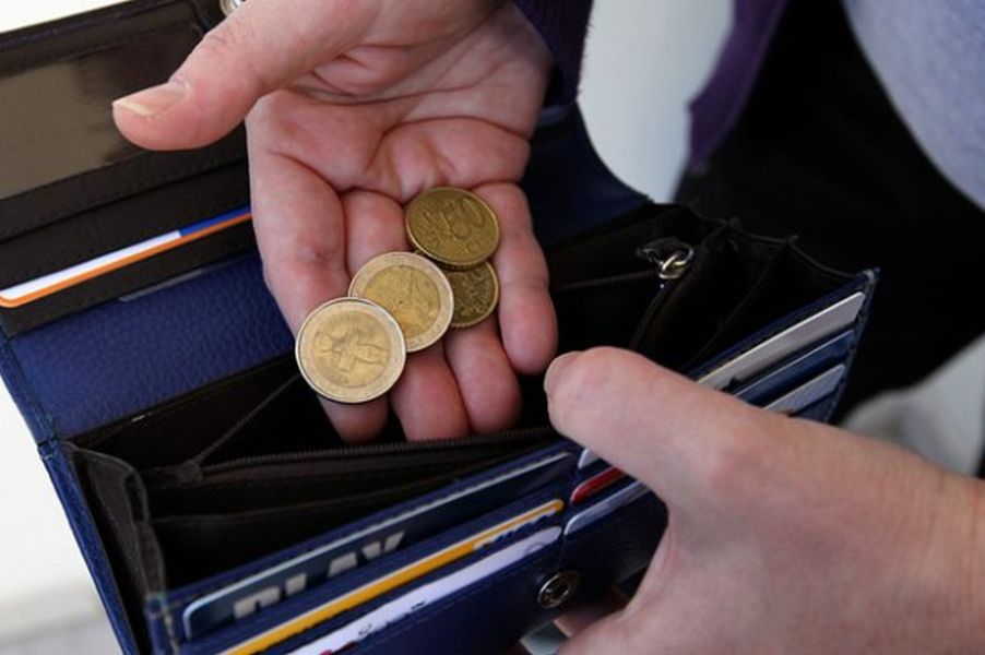 Τα χρέη γονατίζουν τα ελληνικά νοικοκυριά – Στα €103 δισ. οι οφειλές τους στο Δημόσιο