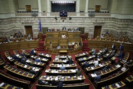 Βουλή: Αντιπαράθεση κυβέρνησης – αντιπολίτευσης στην συζήτηση για την Αναθεώρηση του Συντάγματος