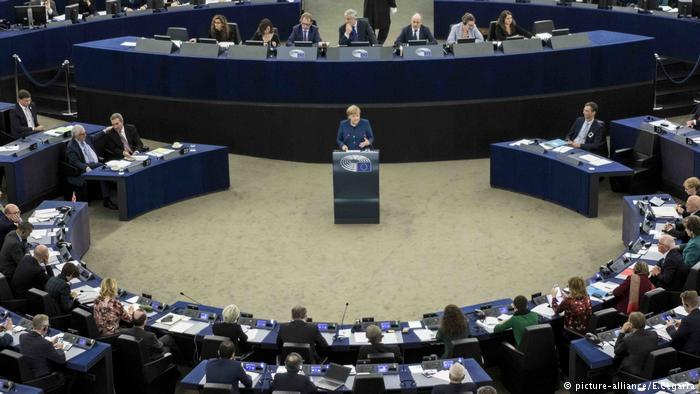 DW: Τι γίνεται στην Ευρώπη μετά τη Μέρκελ;