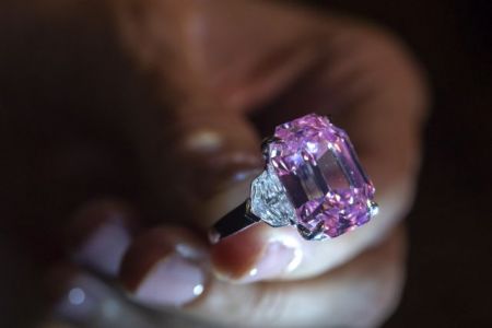 Σε τιμή-ρεκόρ πωλήθηκε το διαμάντι «Pink Legacy»