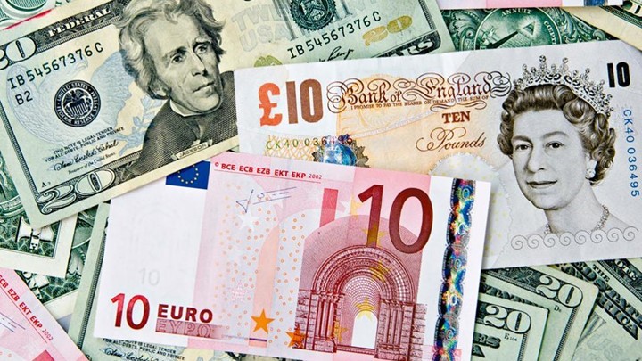 Brexit: Οι παραιτήσεις υπουργών παρέσυραν προς τα κάτω τη στερλίνα