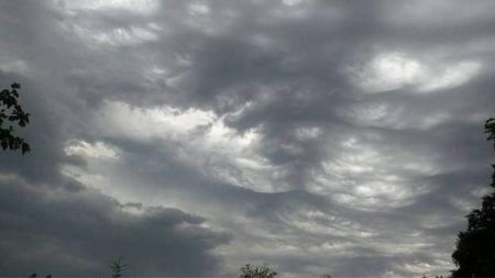 Νεφώσεις την Παρασκευή με τοπικές βροχές και Σποραδικές καταιγίδες και πτώση θερμοκρασίες