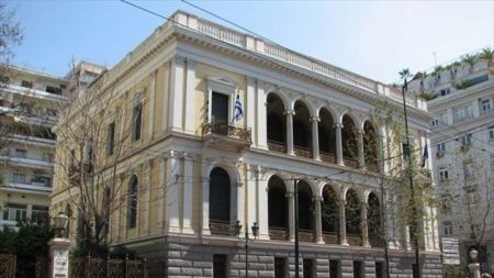 Κλειστή η Πανεπιστημίου μετά από τηλεφώνημα για βόμβα στο Νομισματικό Μουσείο