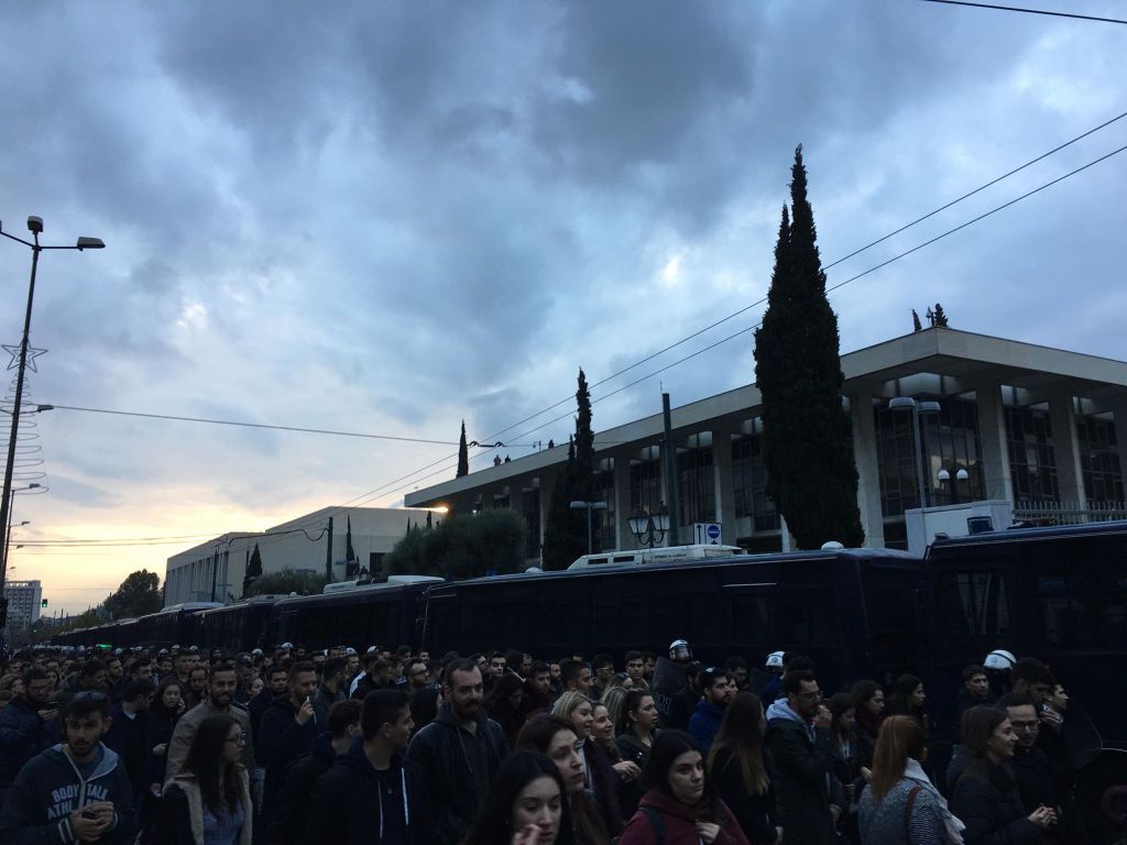 Στην αμερικανική πρεσβεία η κεφαλή της πορείας του Πολυτεχνείου – Την Πανεπιστημίου προς το Σύνταγμα ανεβαίνει το ΚΚΕ