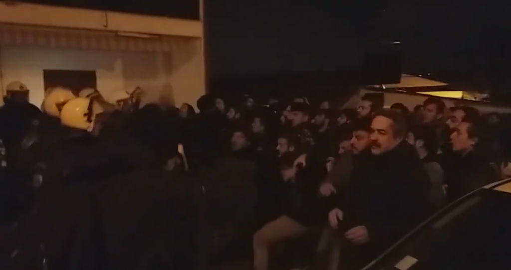 Θεσσαλονίκη: Χημικά σε εκδήλωση που συμμετείχε ο Γαβρόγλου