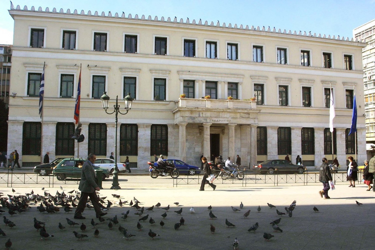 Δήμος Αθηναίων: Νέα μείωση το 2019 στα δημοτικά τέλη για καταστήματα και επιχειρήσεις