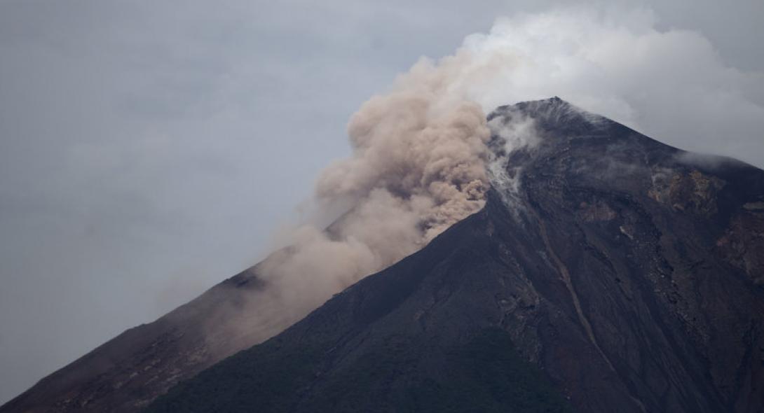 Σε νέα φάση έκρηξης το ηφαίστειο Φουέγο στη Γουατεμάλα, εκτόξευσε τέφρα και λάβα