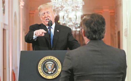 Ερευνα για τις τρικλοποδιές του Τραμπ σε Amazon και AT&T