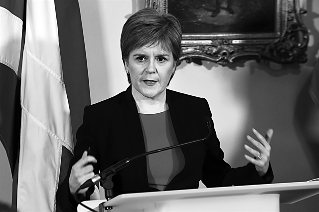 Ο προσδιορισμός φύλου στα 16 «έφαγε» τη σκωτσέζα πρωθυπουργό