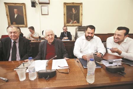 «Σφάζεται» ο ΣΥΡΙΖΑ στην… ποδιά της ΕΡΤ