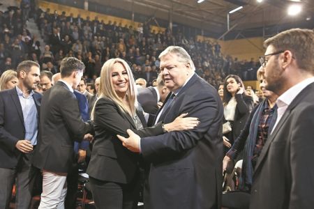 Τους συσπείρωσε η απαξίωση του Σημίτη