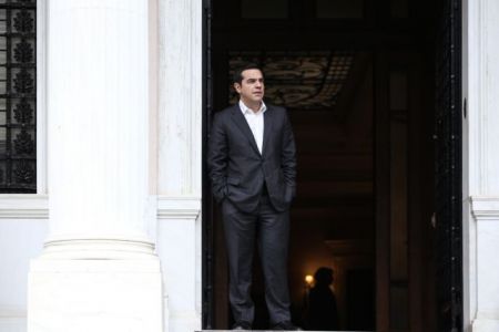 Guardian: Στην Ελλάδα κυβερνούν αριστεροί λαϊκιστές – Η μόνη χώρα στην Ευρώπη