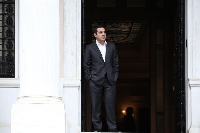 Guardian: Στην Ελλάδα κυβερνούν αριστεροί λαϊκιστές – Η μόνη χώρα στην Ευρώπη