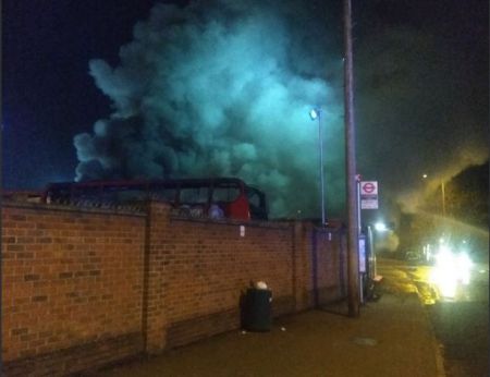 Πυρκαγιά σε αμαξοστάσιο λεωφορείων στο Λονδίνο