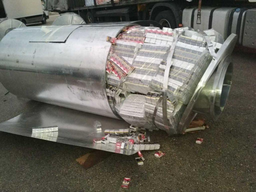 Σύλληψη 36χρονου για μεταφορά 1.810.600 λαθραίων τσιγάρων στην Πάτρα