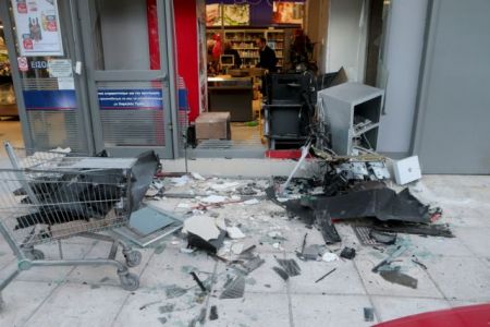 Τίναξαν στον αέρα το ΑΤΜ και έφυγαν με τα χρήματα