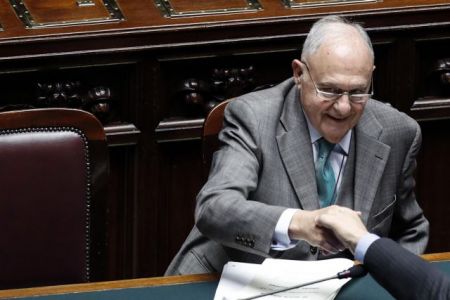 Διαψεύδει τα σενάρια παραίτησής του ο Σαβόνα