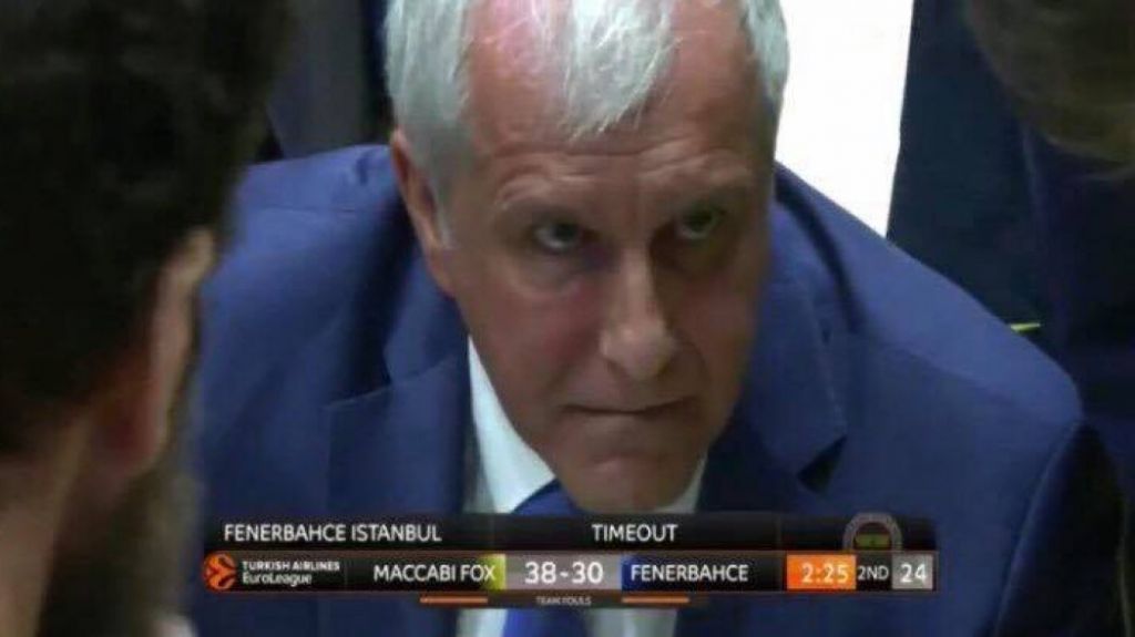 Έξαλλος ο Ζέλικο με τον Σλούκα: «Τώρα με ρωτάς τι να παίξουμε;»