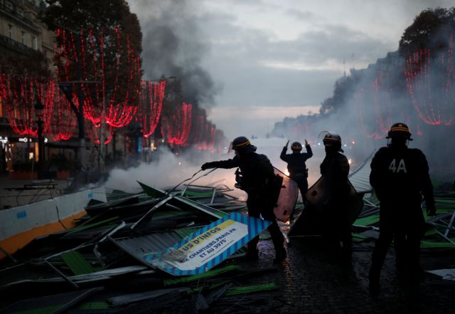 Γαλλία – Παρίσι: Τα Ηλύσια Πεδία φλέγονται