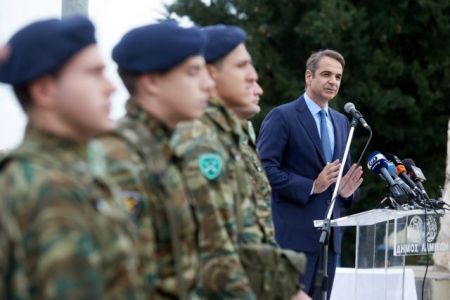 Μητσοτάκης : Οσοι ξανασπέρνουν διχόνοια, προσβάλουν την εθνική παρακαταθήκη