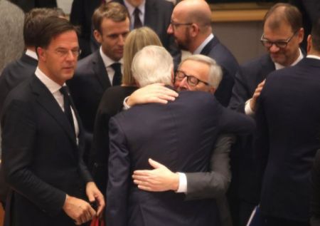 Σύνοδος για το Brexit: «Σήμερα είναι μια θλιβερή ημέρα» λέει ο Γιούνκερ – Μακρόν: Σημάδι εύθραυστης ΕΕ η αποχώρηση της Βρετανίας