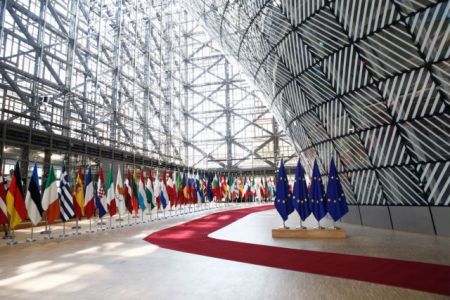 Ευρωβαρόμετρο: Ενας στους δύο έλληνες πολίτες δηλώνουν ότι θα ήθελαν περισσότερη πληροφόρηση για την ΕΕ