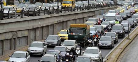 Ουρές αυτοκινήτων στην Αθηνών – Λαμίας και σε κεντρικές οδικές αρτηρίες της Αθήνας