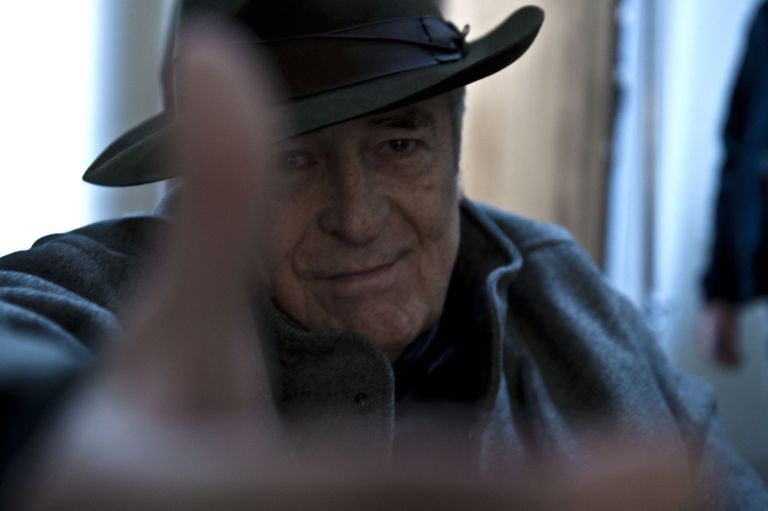 Πέθανε σε ηλικία 77 ετών ο εμβληματικός σκηνοθέτης Μπερνάρντο Μπερτολούτσι | tovima.gr