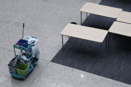 «Θα τελειώσω και το Γυμνάσιο και θα βρω δουλειά» δηλώνει η 53χρονη καθαρίστρια