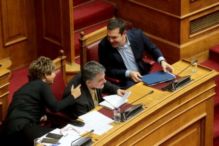 Tsipras touts government’s social profile with ‘social dividend’ handout