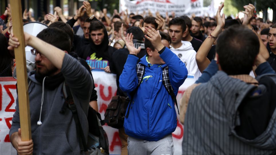 Συλλαλητήριο στα Προπύλαια, ενάντια στις «μαθητικές καταλήψεις της Μακεδονίας»