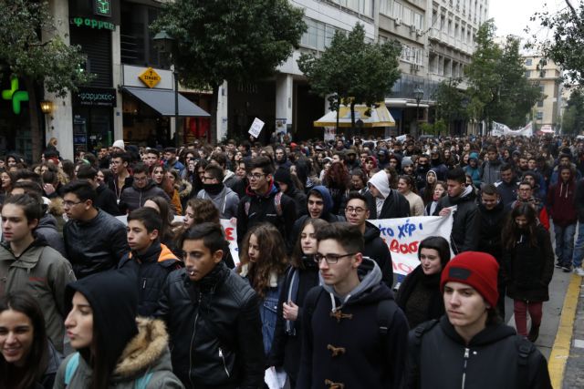 Μαθητικά συλλαλητήρια με διαφορετικό πρόσημο σε Αθήνα-Θεσσαλονίκη για τη συμφωνία των Πρεσπών