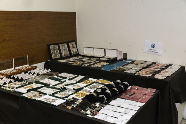 Πίσω στην αστυνομία μέλος της ασφάλειας Αβραμόπουλου που κατηγορείται στη «μαφία χρυσού»