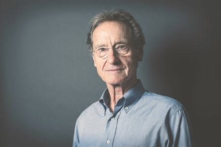 Μπέρνχαρντ Σλινκ: «Η Σοσιαλδημοκρατία χάνεται τώρα που τη χρειαζόμαστε περισσότερο»