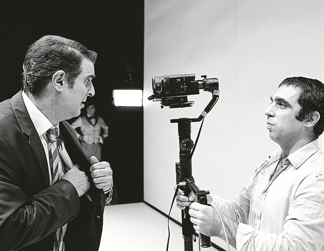 Στη σκιά του κόκορα…