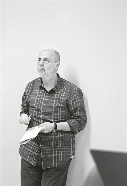 Γιάννης Χουβαρδάς: «Το θέατρο είναι δωρεάνψυχανάλυση»