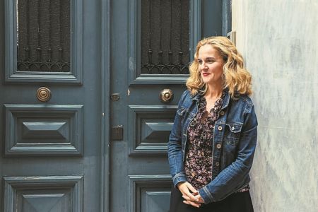 Μαριάννα Κάλμπαρη : «Το θέατρο δεν είναι μόνο εισιτήρια»