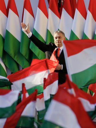 Ο Ορμπαν κάνει πόλεμο (και) εναντίον της Τέχνης