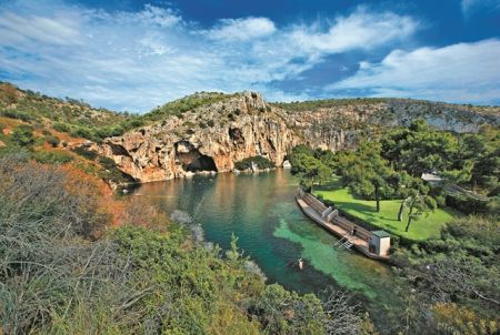 Η ιερή… γη της επαγγελίας από την Αττική έως τη Σαμιοπούλα