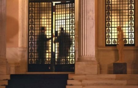 Βουλιάζουν στη λάσπη