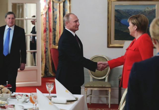 Μέρκελ – Πούτιν συζήτησαν για τις εξελίξεις στα Στενά του Κερτς