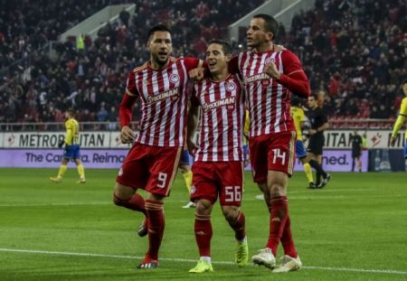 Νίκησε Παναιτωλικό και πέρασε δεύτερος ο Ολυμπιακός