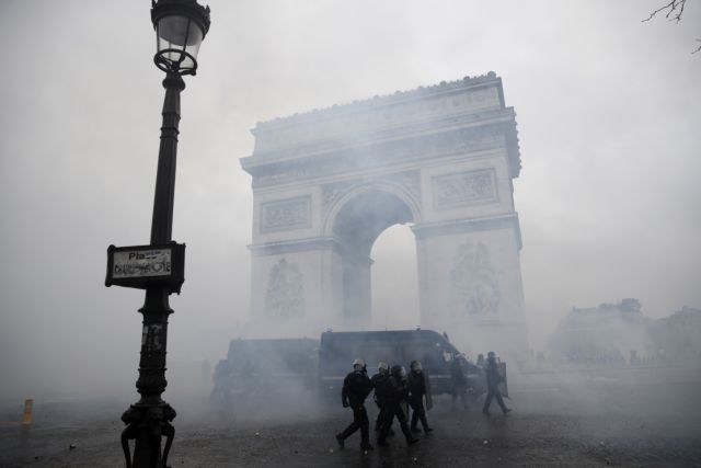 Γαλλία – Κίτρινα γιλέκα: Δεκάδες ύποπτοι ενώπιον της δικαιοσύνης στο Παρίσι