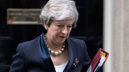 Brexit : Ενώπιον του κοινοβουλίου και πάλι η Μέι – Σε δεινή θέση μετά τις ήττες