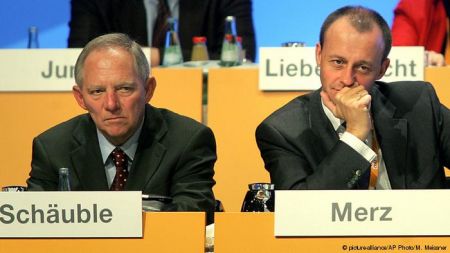 Γερμανία: Ξεκίνησε η μάχη της διαδοχής – Απροκάλυπτη στήριξη Σόιμπλε στον Μερτς