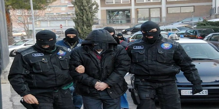 Νότια Ιταλία: Αστυνομική επιχείρηση με 90 συλλήψεις μελών της μαφίας