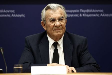 Γκρέμισμα γηρασμένων κτιρίων προτείνει το ΥΠΕΝ για μια πράσινη Αθήνα