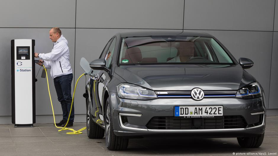 100.000 θέσεις εργασίας «απειλεί» η ηλεκτροκίνηση