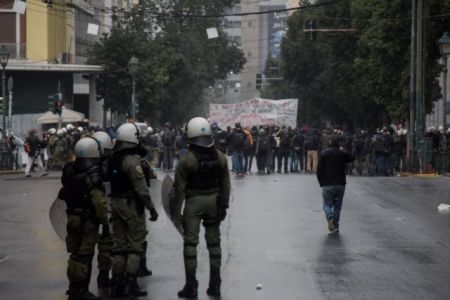 Γρηγορόπουλος: Δέκα προσαγωγές για τα επεισόδια στην πορεία – Κλειστός ο σταθμός «Πανεπιστήμιο»